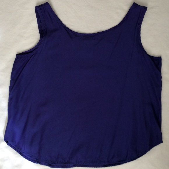 Illustrations - Blue camisole with decorative crochet at neckline - Picture 6 of 8